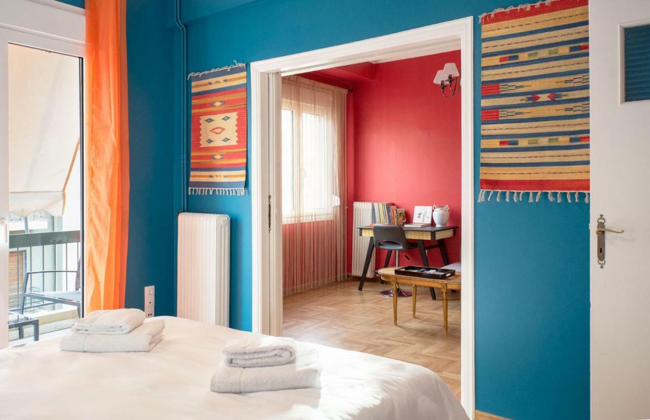 "Casa De Colores", Next To The Metro Athena Bagian luar foto