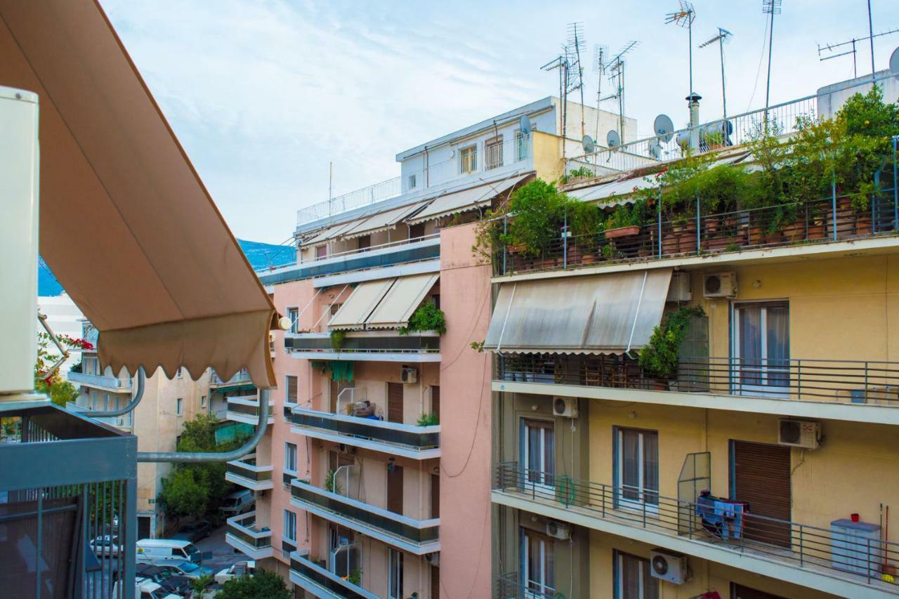 "Casa De Colores", Next To The Metro Athena Bagian luar foto