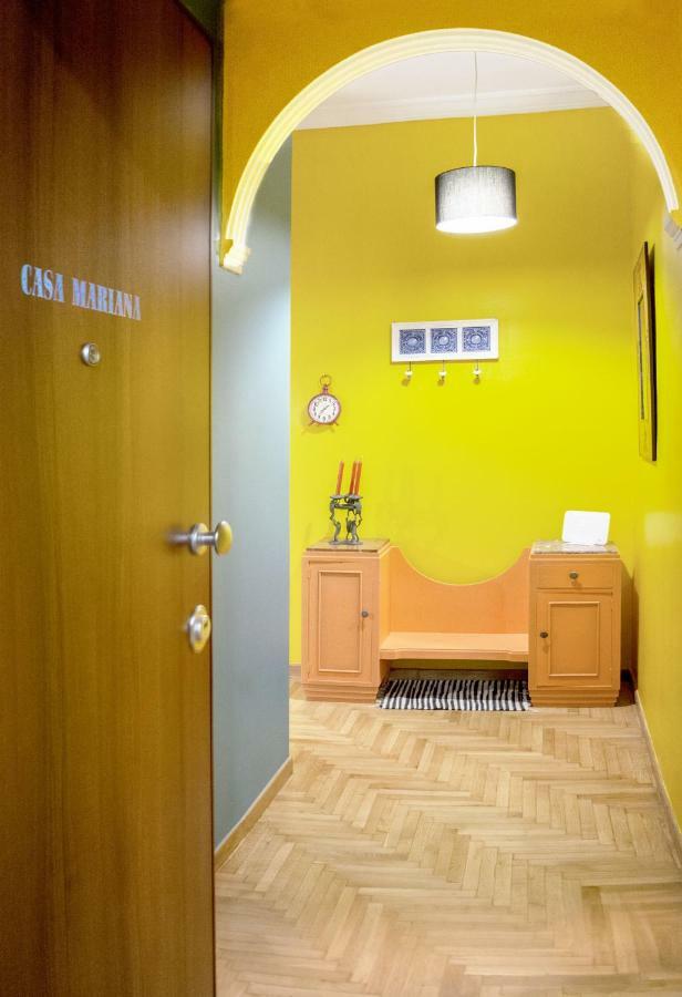 "Casa De Colores", Next To The Metro Athena Bagian luar foto