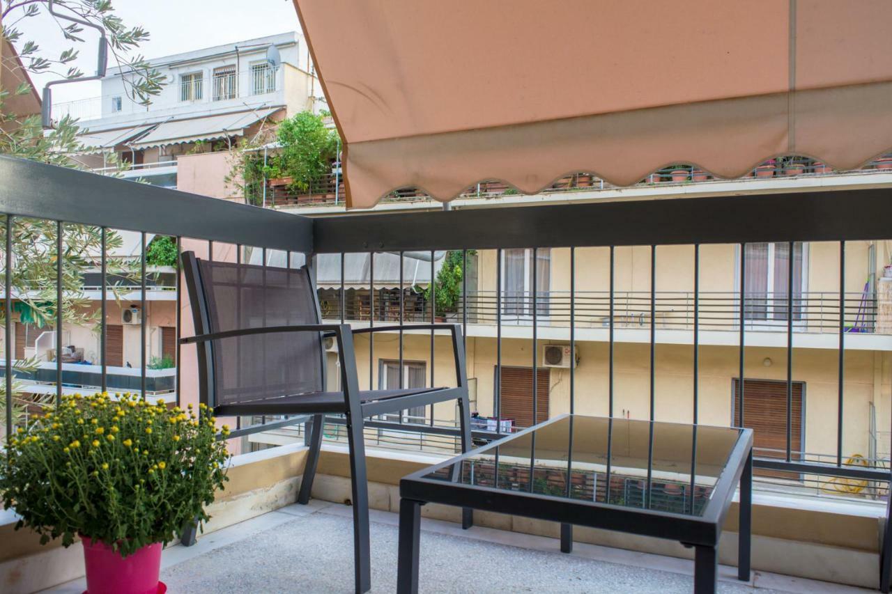 "Casa De Colores", Next To The Metro Athena Bagian luar foto