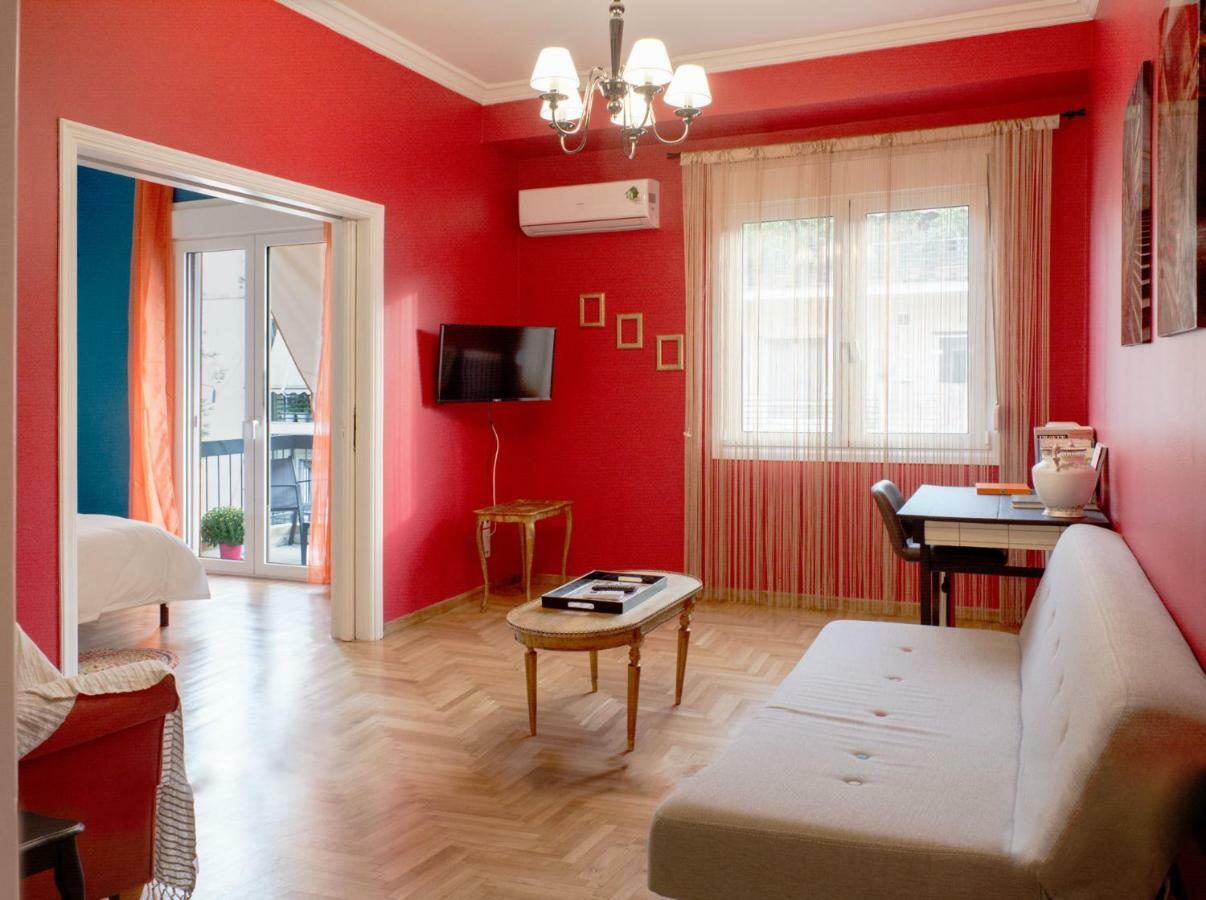 "Casa De Colores", Next To The Metro Athena Bagian luar foto