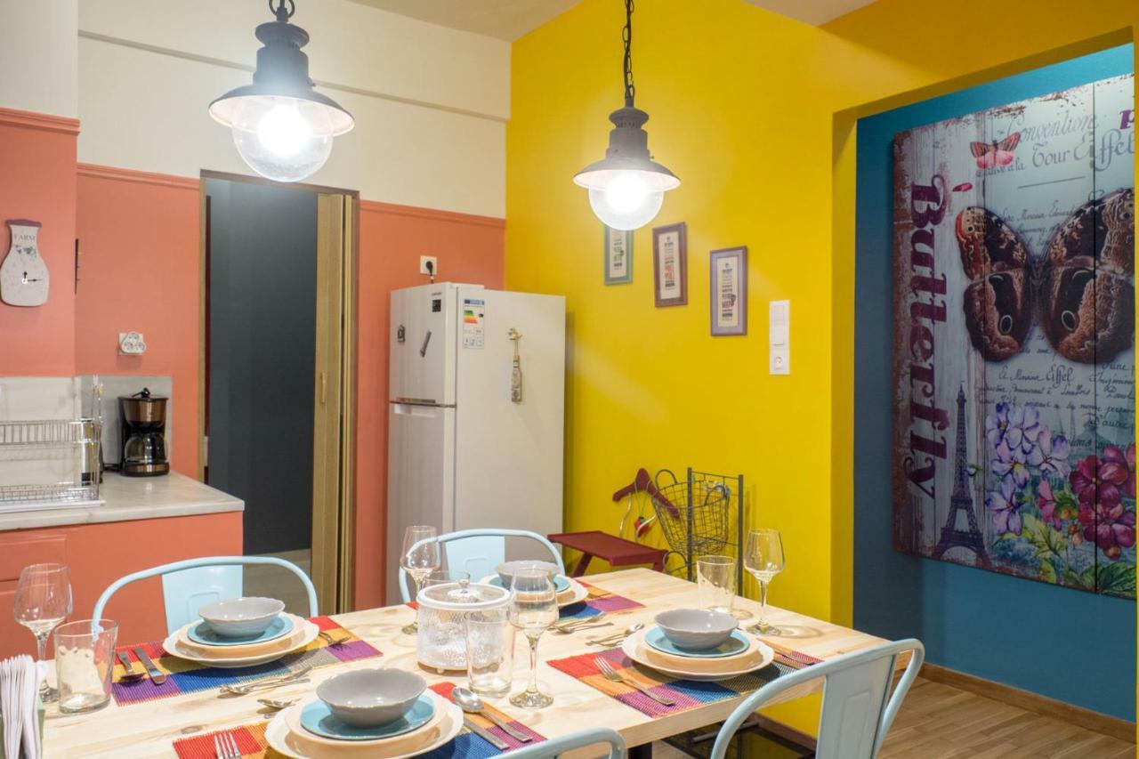 "Casa De Colores", Next To The Metro Athena Bagian luar foto