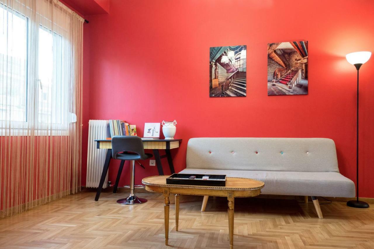 "Casa De Colores", Next To The Metro Athena Bagian luar foto
